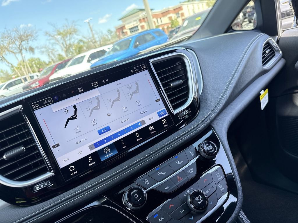 New 2026 Chrysler Pacifica Limited w/ Trailer Tow Group image 21