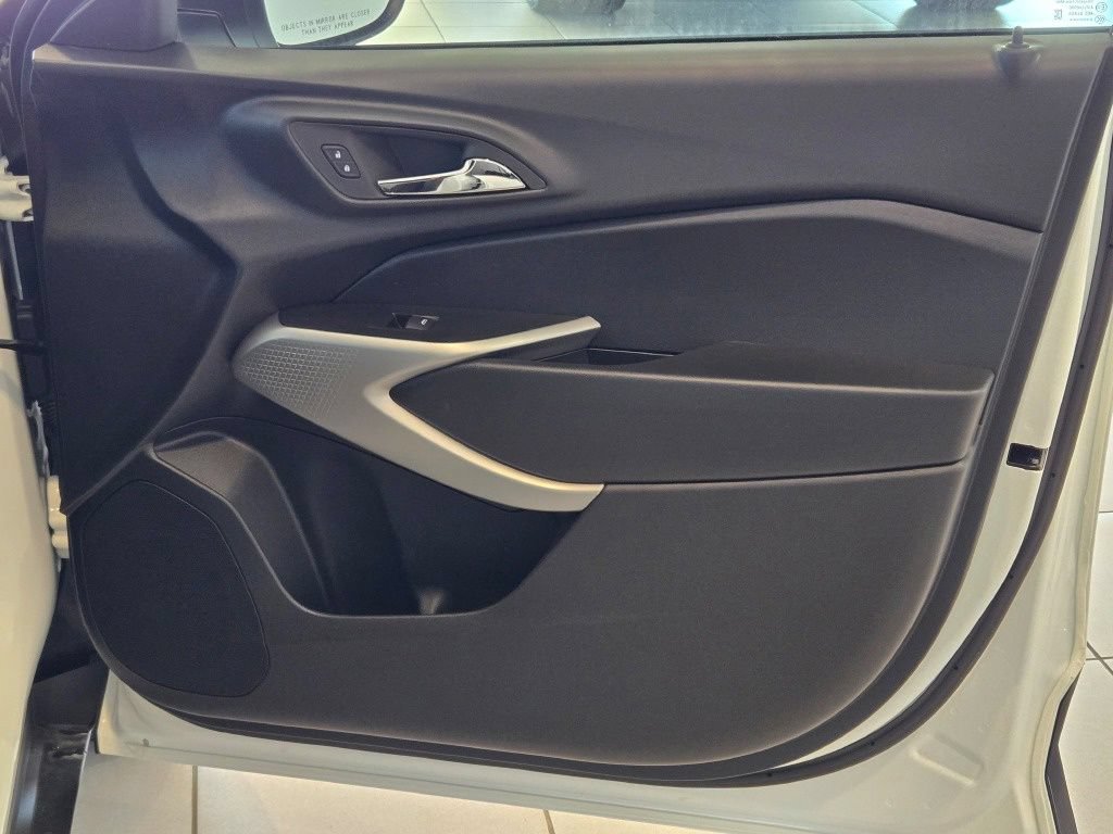 New 2026 Chevrolet Trax RS w/ Driver Confidence Package FWD image 5