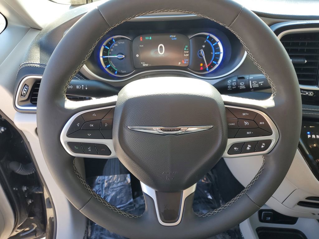 Used 2024 Chrysler Pacifica Limited FWD image 23