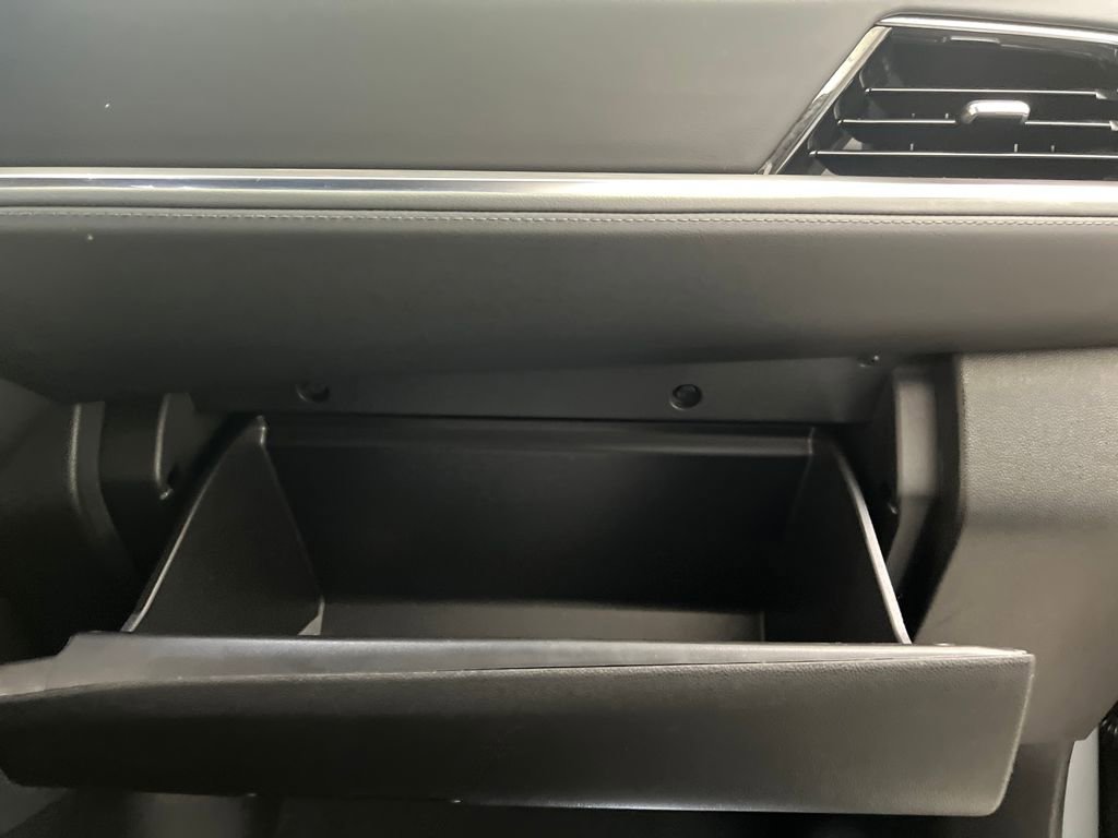 Used 2025 Chevrolet Suburban Z71 image 27