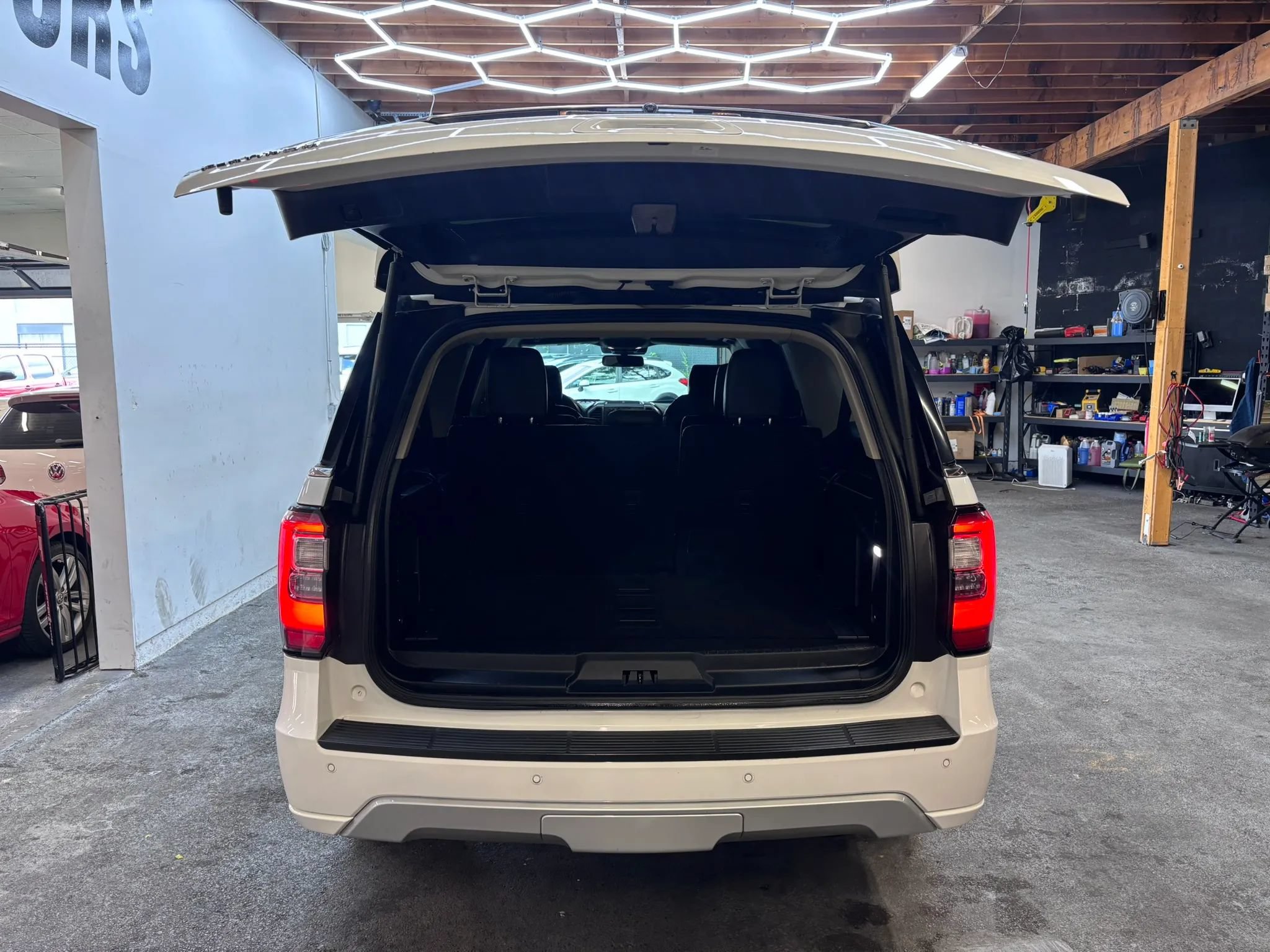 Used 2020 Ford Expedition Max Platinum AWD/4WD image 23