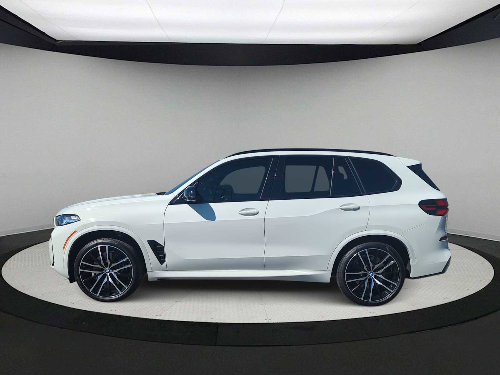 Used 2025 BMW X5 M60i w/ Climate Comfort Package image 5