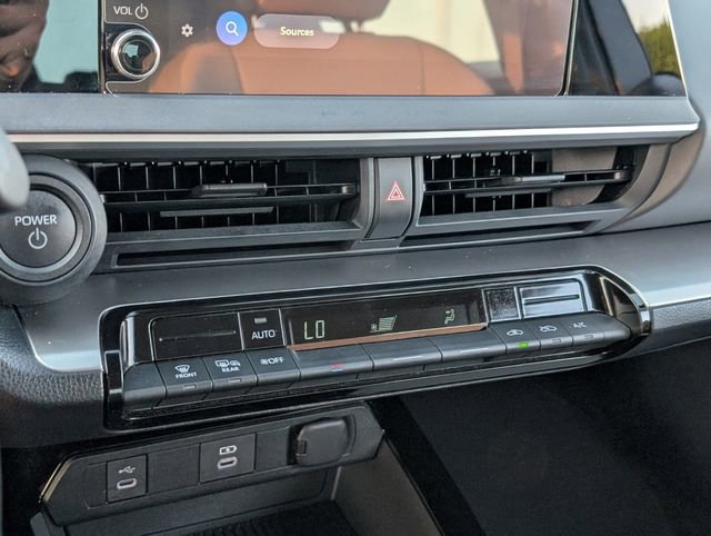 Used 2025 Toyota Prius LE image 16