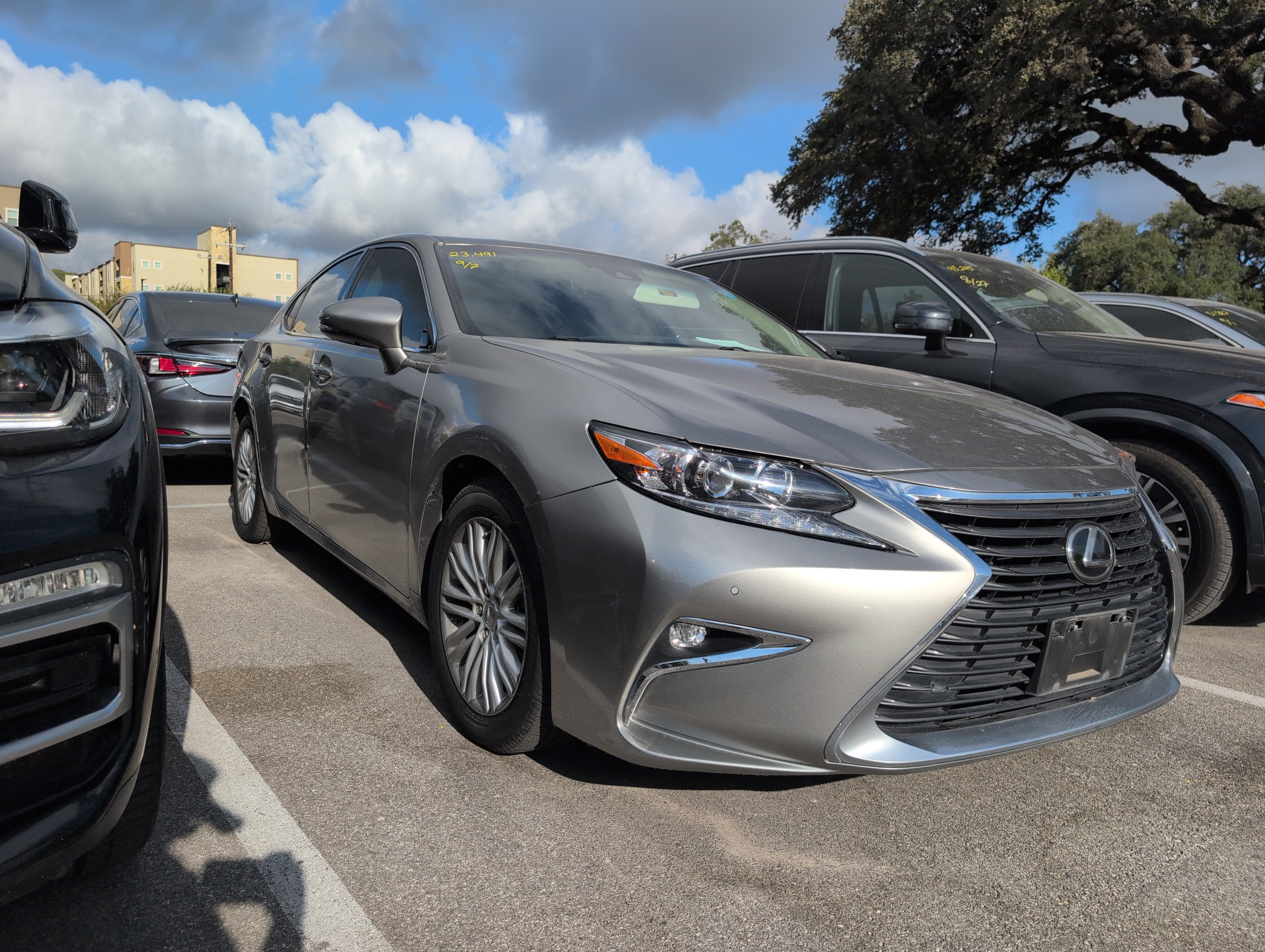 Used 2016 Lexus ES 350 w/ Premium Package w/Wood Trim FWD image 2