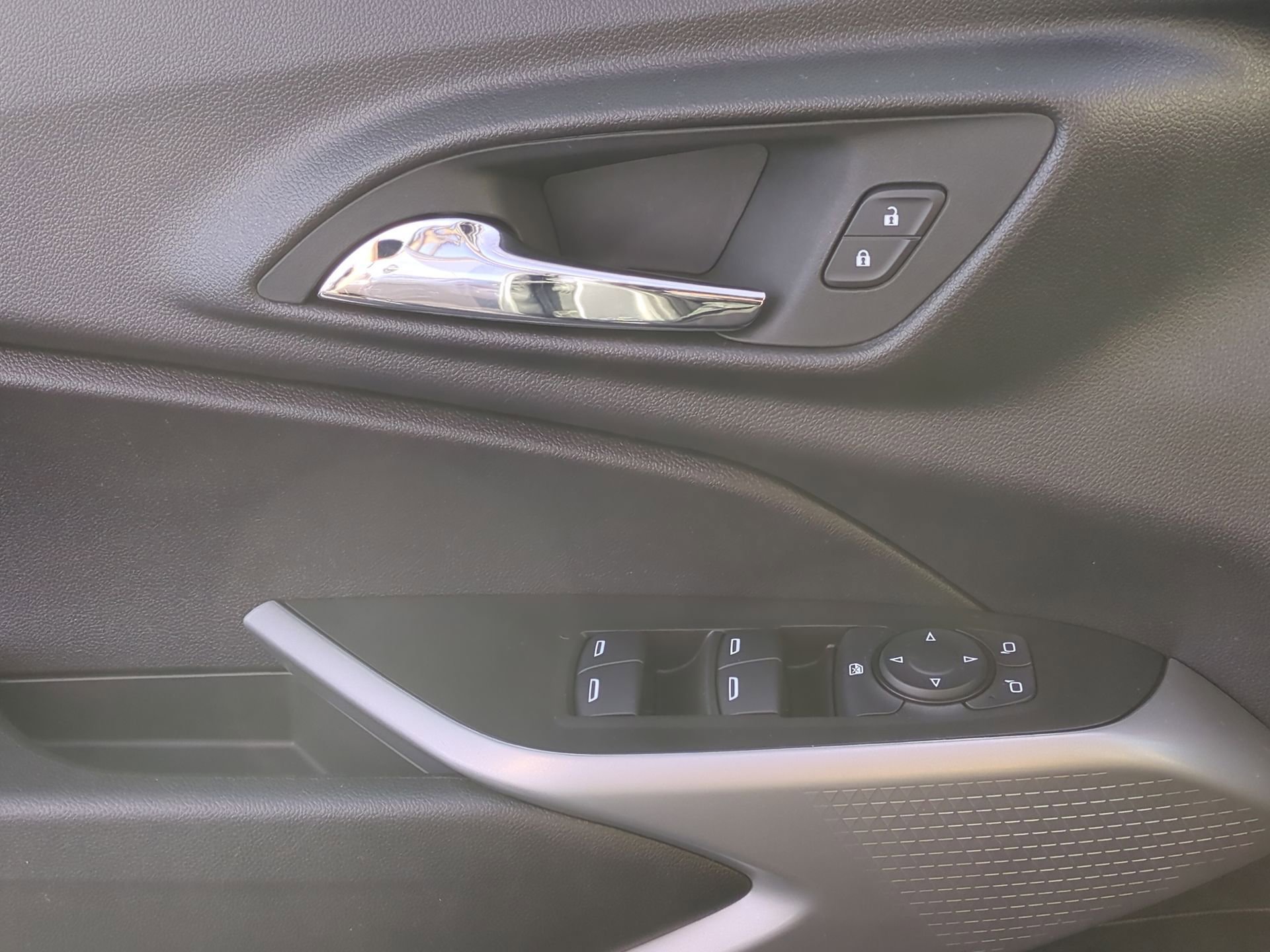 Certified 2024 Chevrolet Trax LS w/ Driver Confidence Package image 21