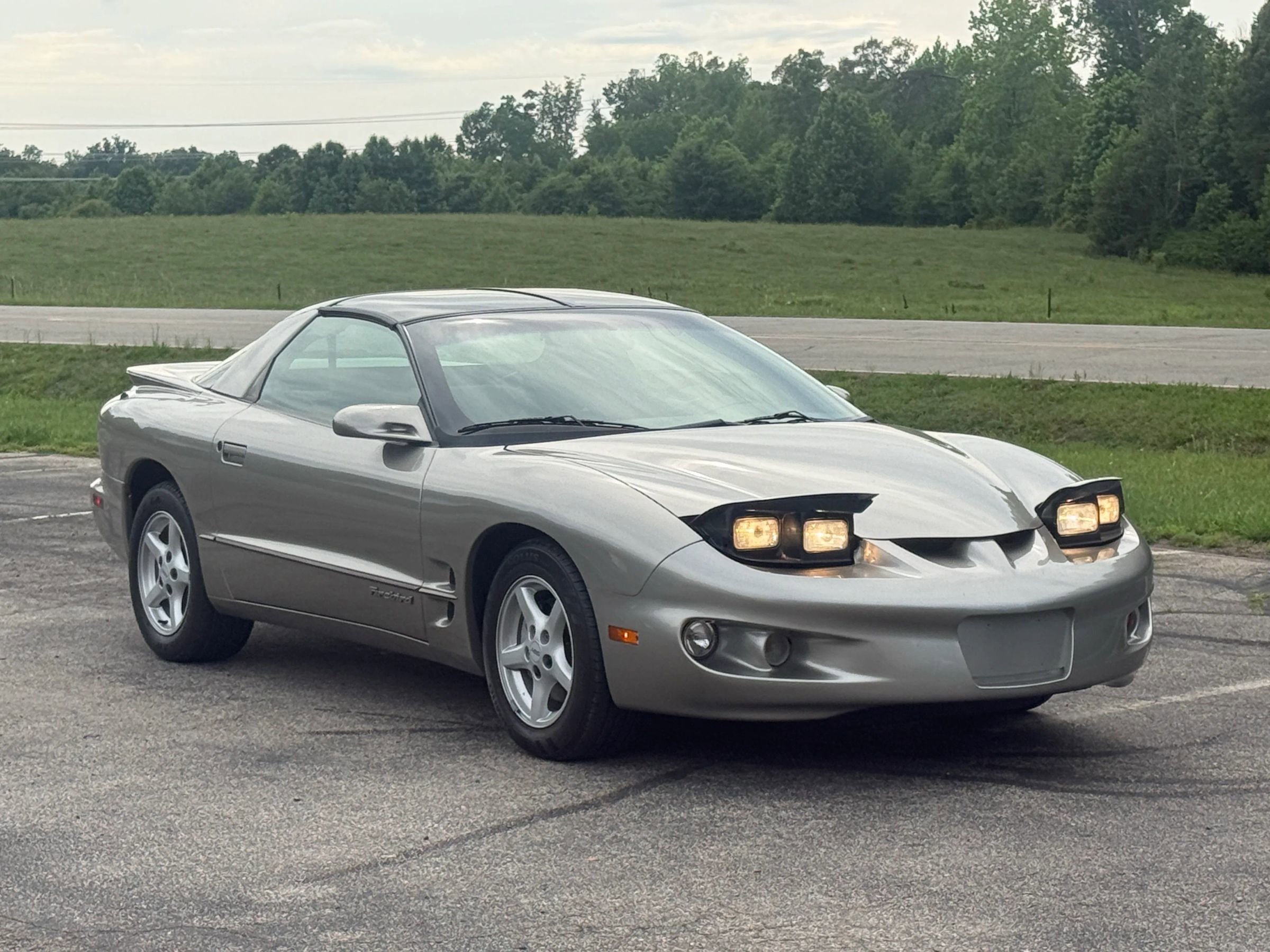 Used 2000 Pontiac Firebird Coupe w/ Opt Pkg RWD image 1