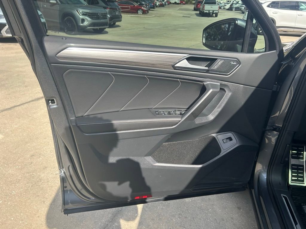 Used 2024 Volkswagen Tiguan SEL R-Line image 54