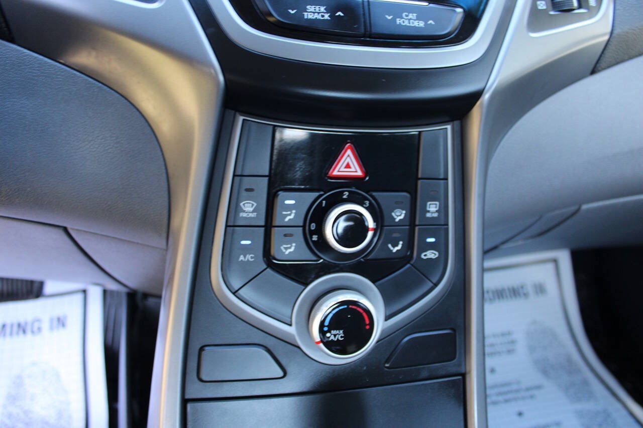 Used 2015 Hyundai Elantra SE FWD image 25