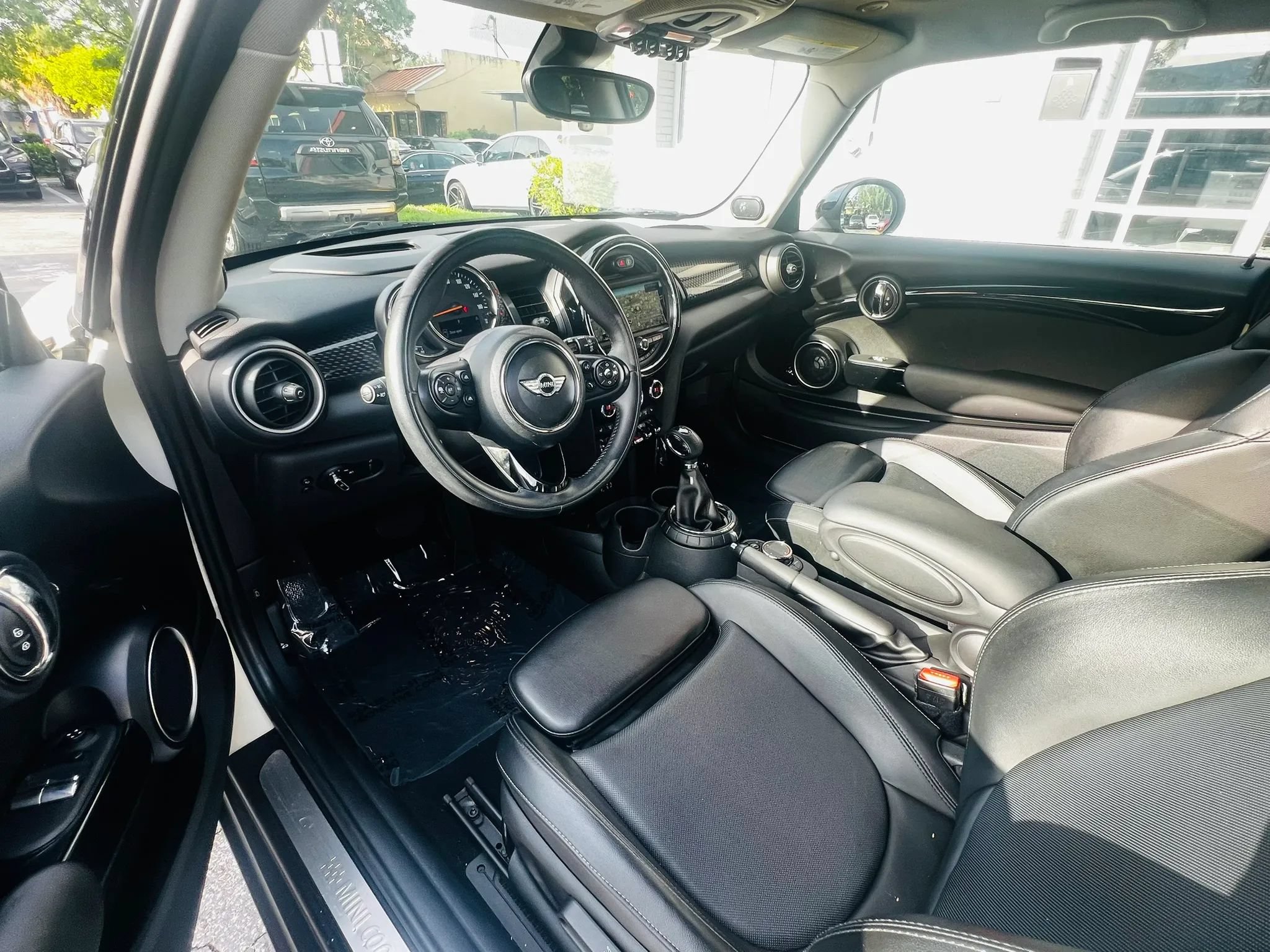 Used 2015 MINI Cooper S w/ Park Assistant Package FWD image 11
