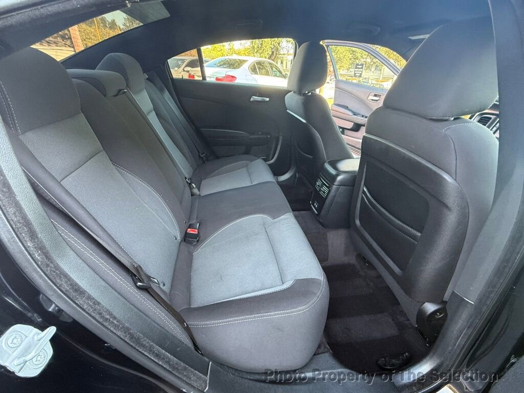Used 2017 Dodge Charger SE w/ Blacktop Package image 33