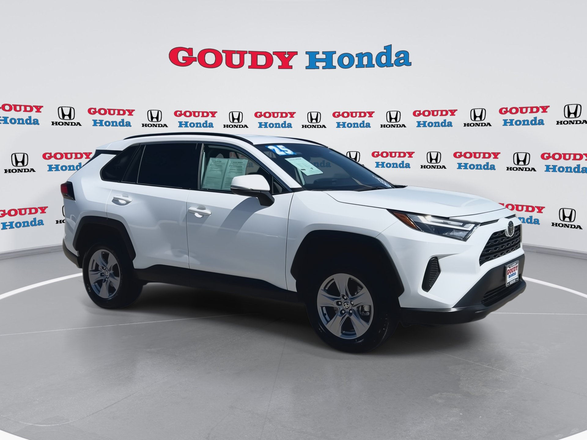 Used 2025 Toyota RAV4 XLE FWD image 2