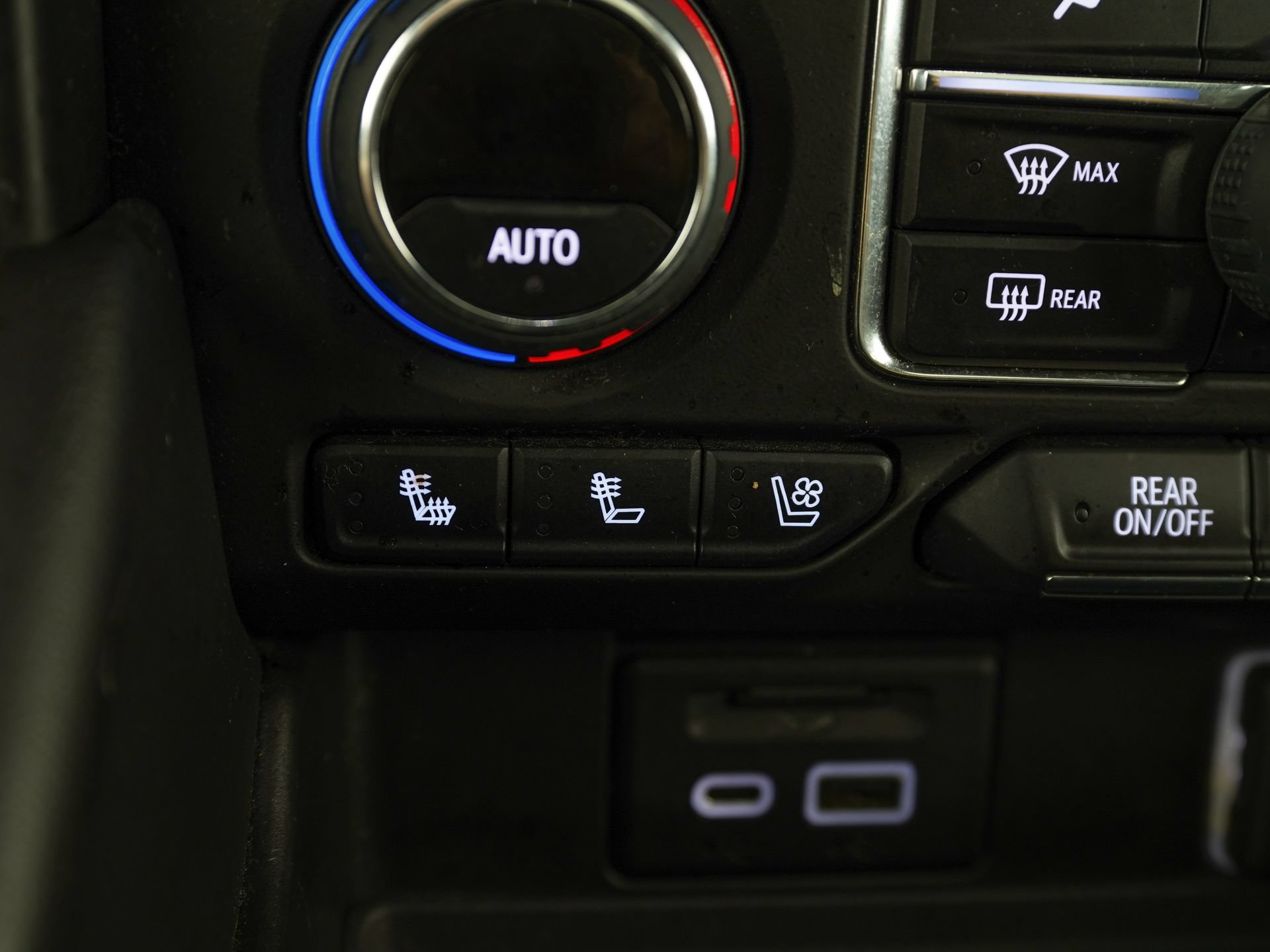 Used 2021 Chevrolet Suburban High Country AWD/4WD image 25