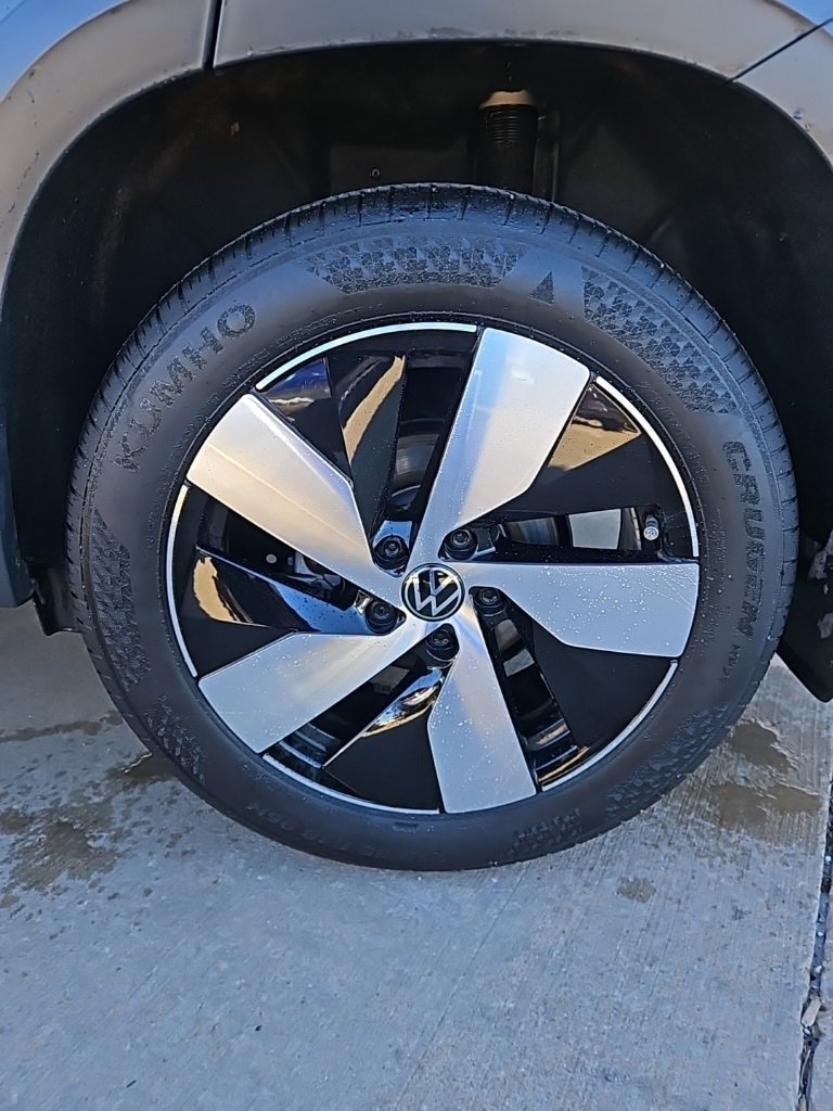 Used 2025 Volkswagen Taos S image 9