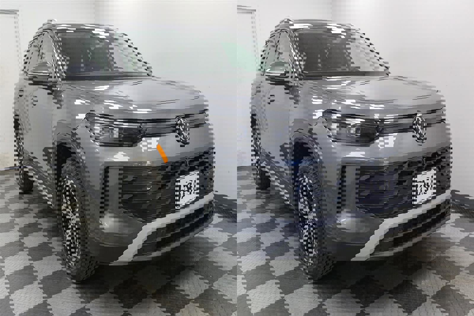 New 2025 Volkswagen Tiguan SE image 2