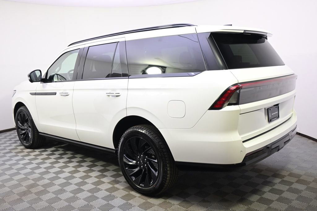 New 2026 Lincoln Navigator Reserve w/ Jet Appearance Package image 3