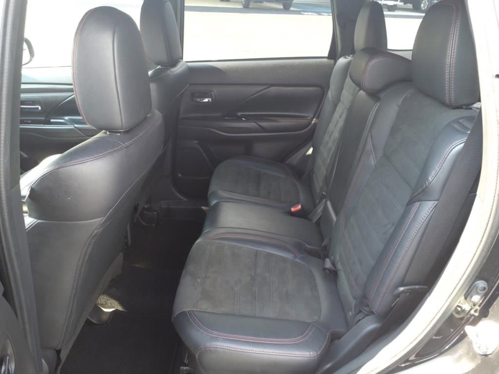 Used 2020 Mitsubishi Outlander LE image 13