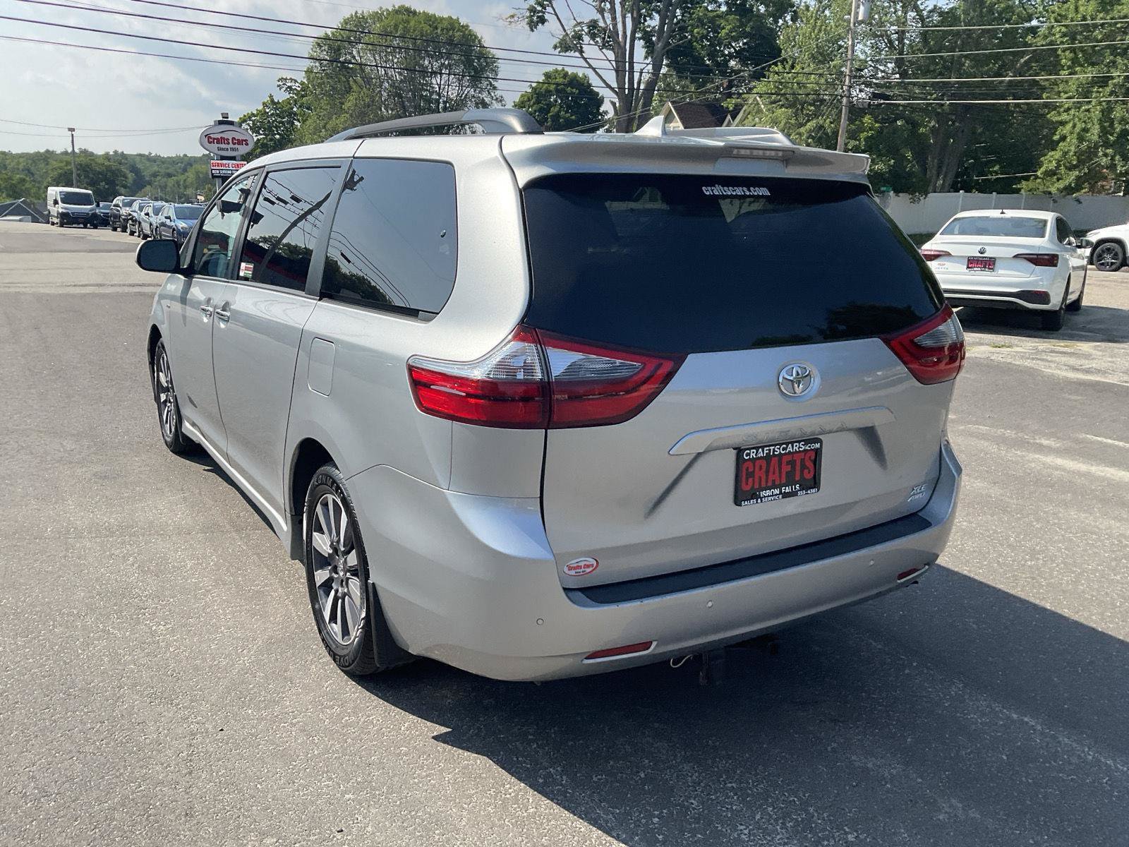 Used 2020 Toyota Sienna XLE Premium AWD/4WD image 3