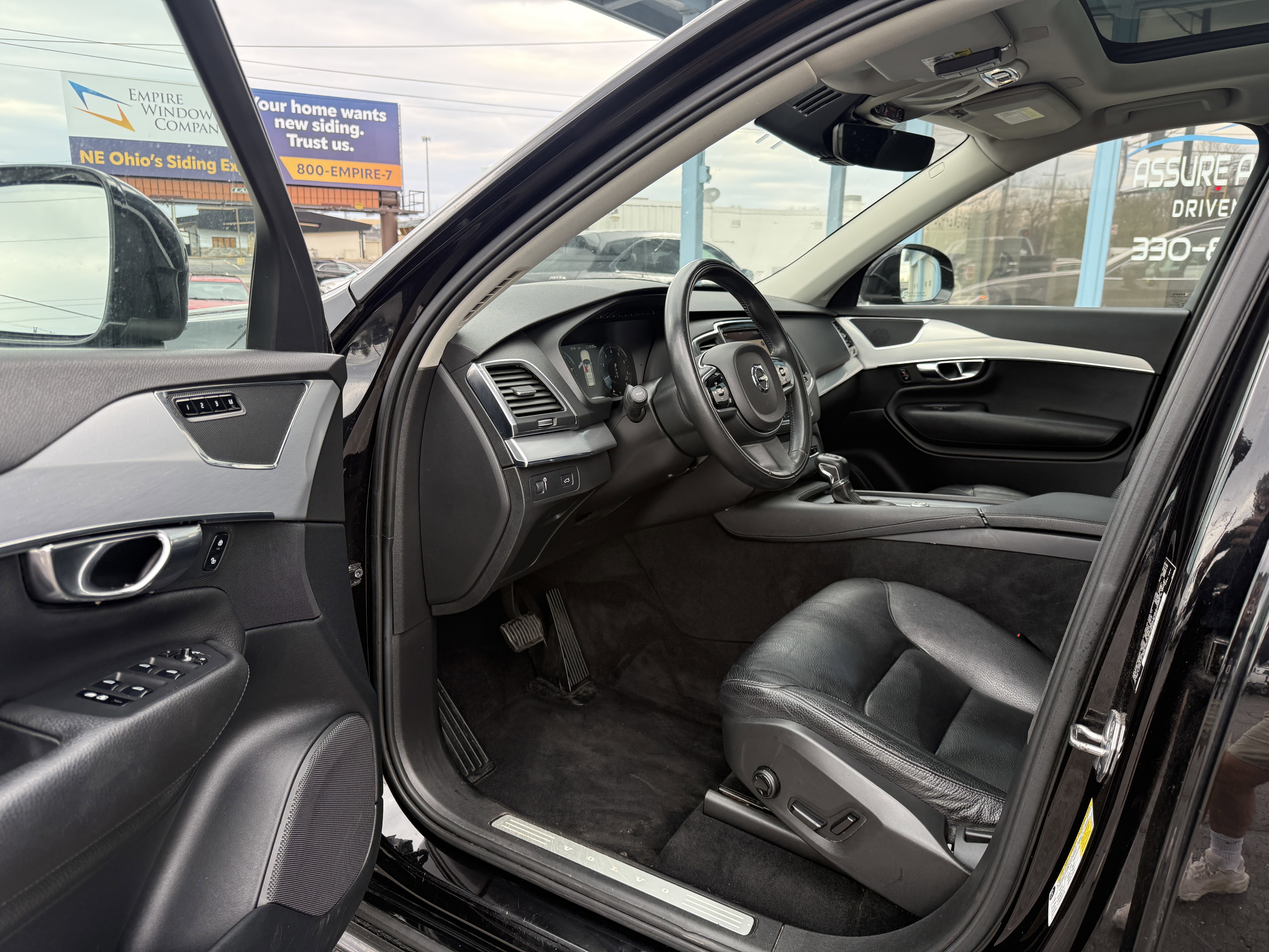Used 2016 Volvo XC90 T5 Momentum image 9