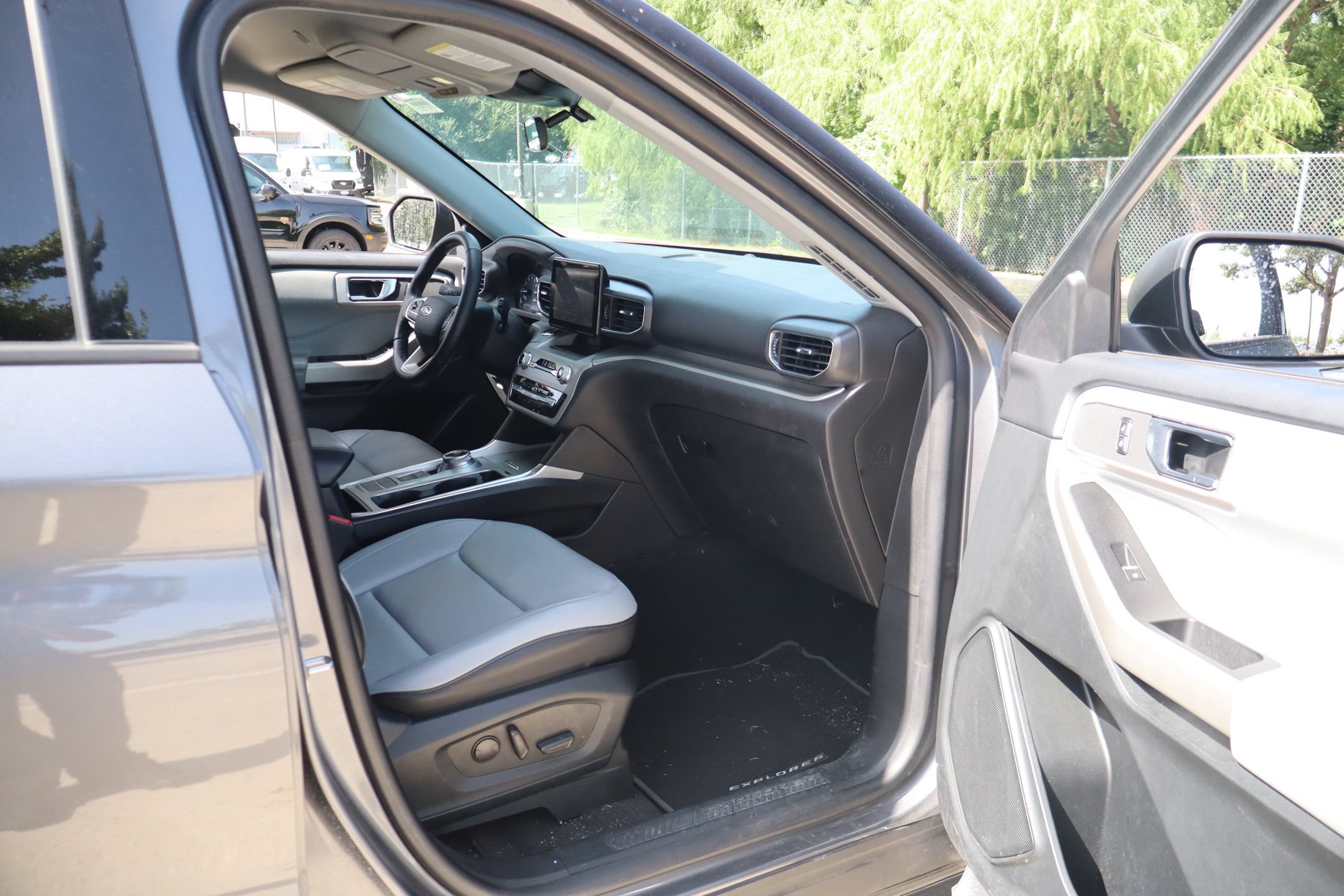Certified 2021 Ford Explorer XLT w/ Equipment Group 202A RWD image 29