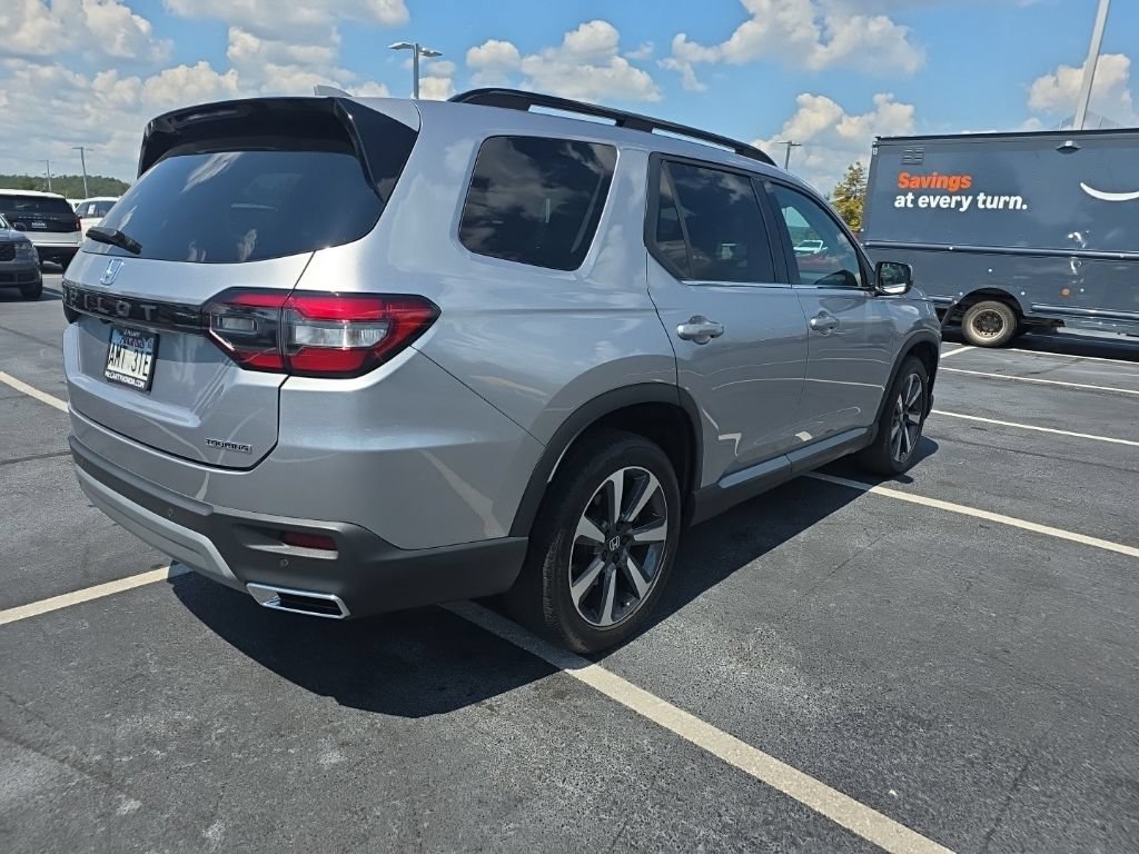 Used 2023 Honda Pilot Touring image 6