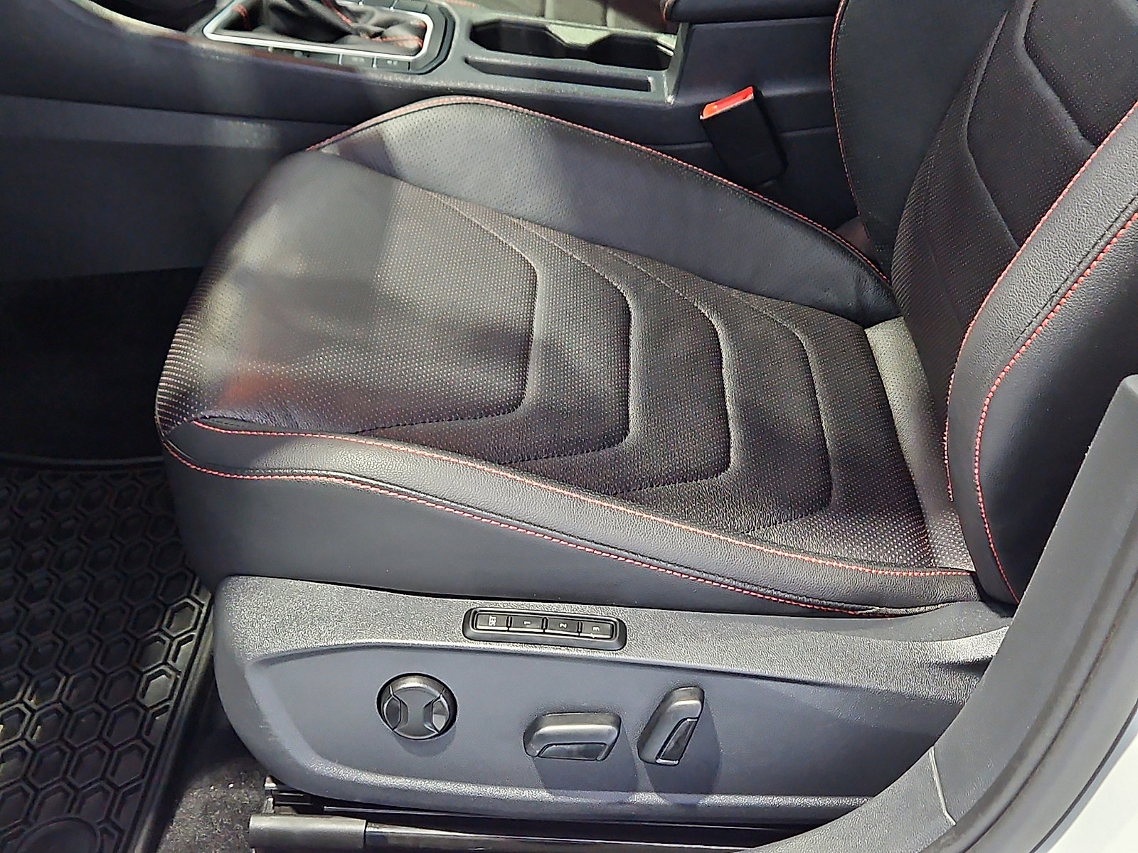 Used 2024 Volkswagen Jetta GLI Autobahn image 12