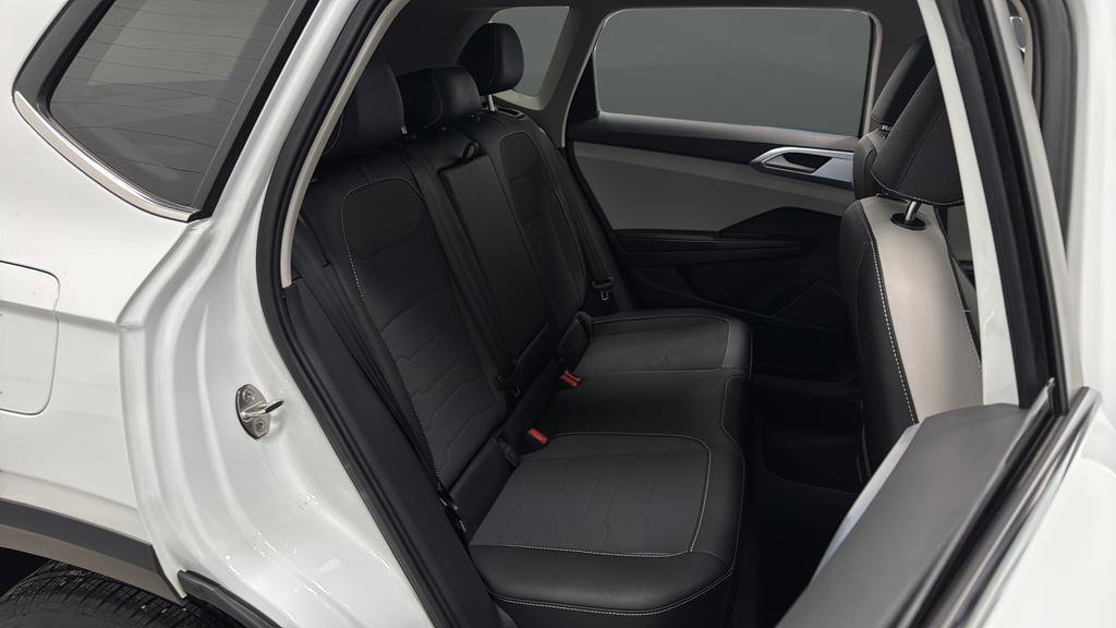Used 2025 Volkswagen Taos SE w/ Panoramic Sunroof Package image 25