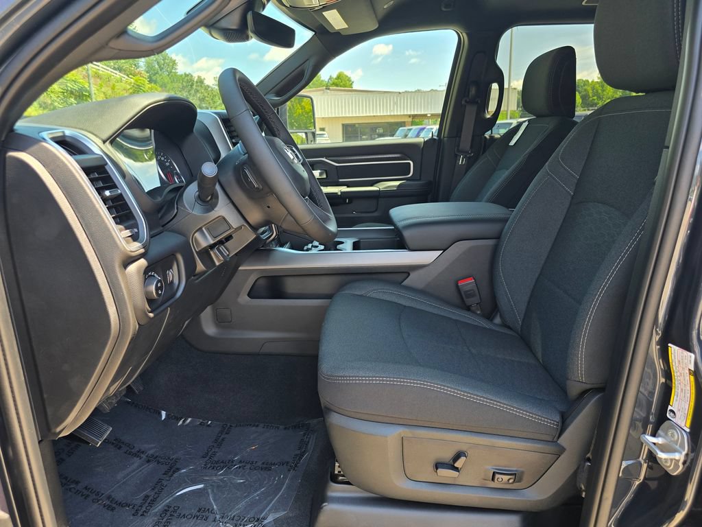 New 2026 RAM 2500 Big Horn AWD/4WD image 4