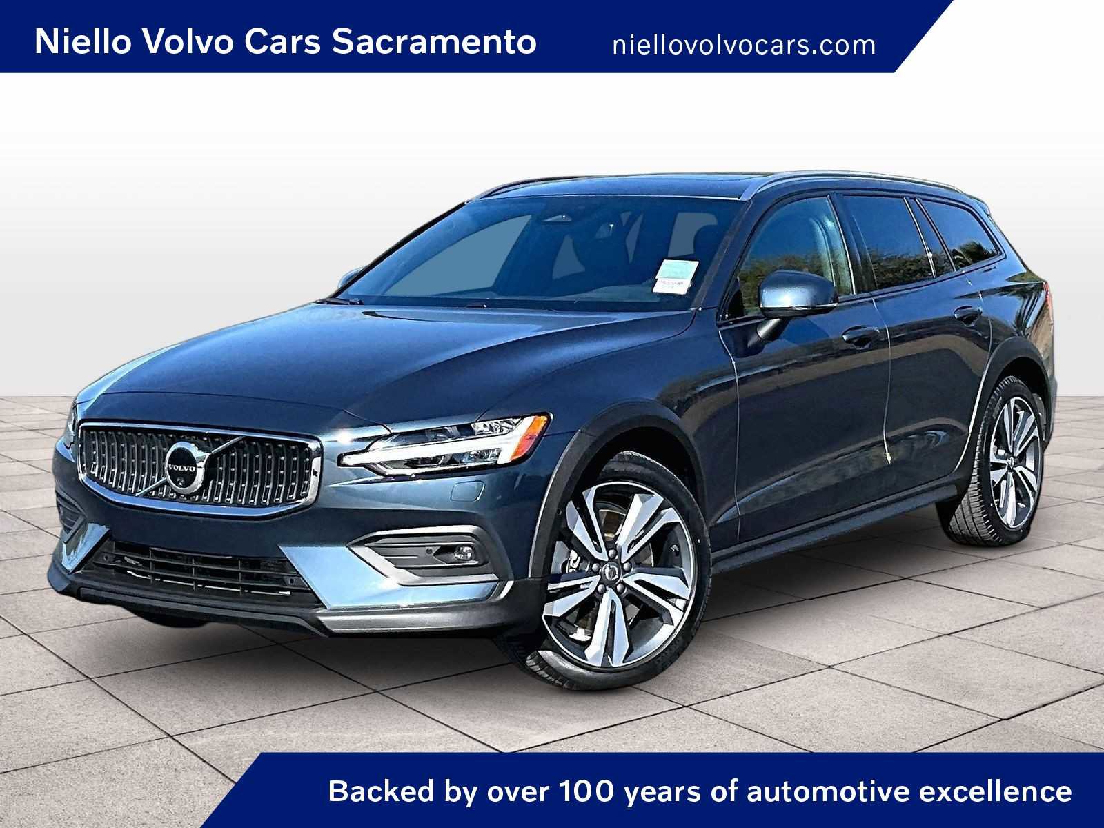 Used 2025 Volvo V60 B5 Cross Country Plus