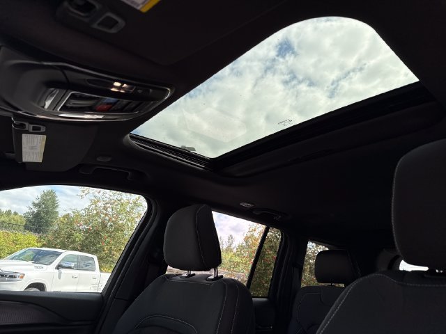 New 2026 Jeep Grand Cherokee Laredo X AWD/4WD image 16