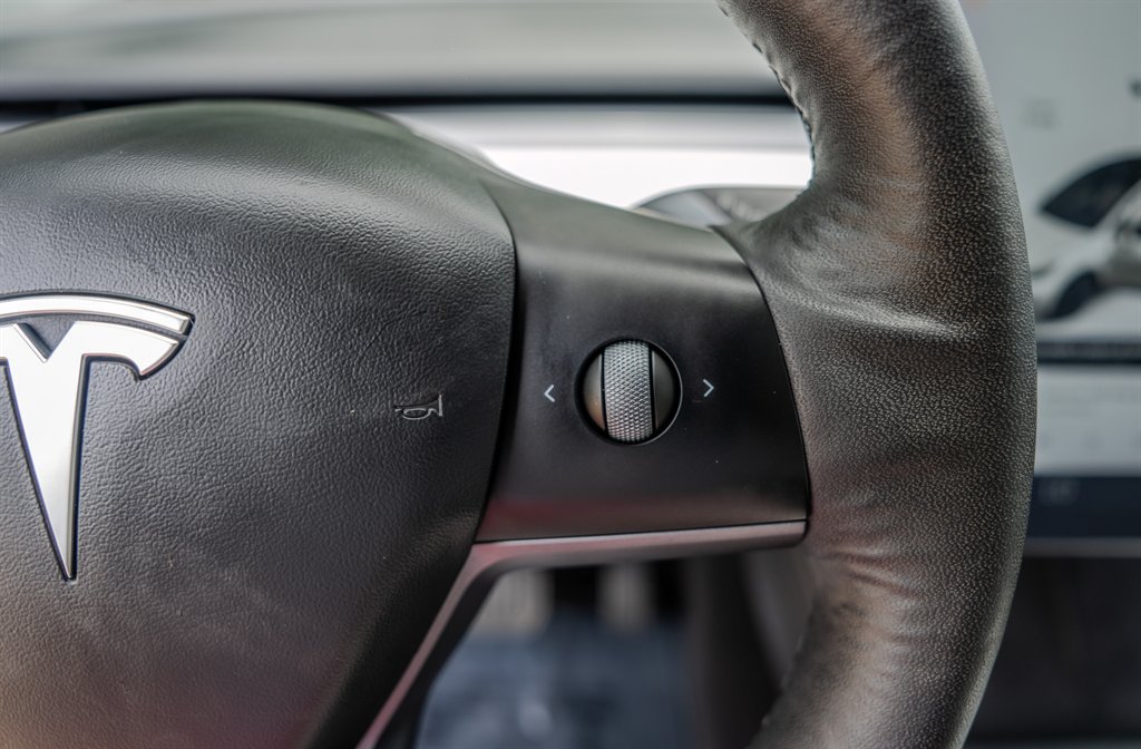 Used 2021 Tesla Model Y Long Range AWD/4WD image 17