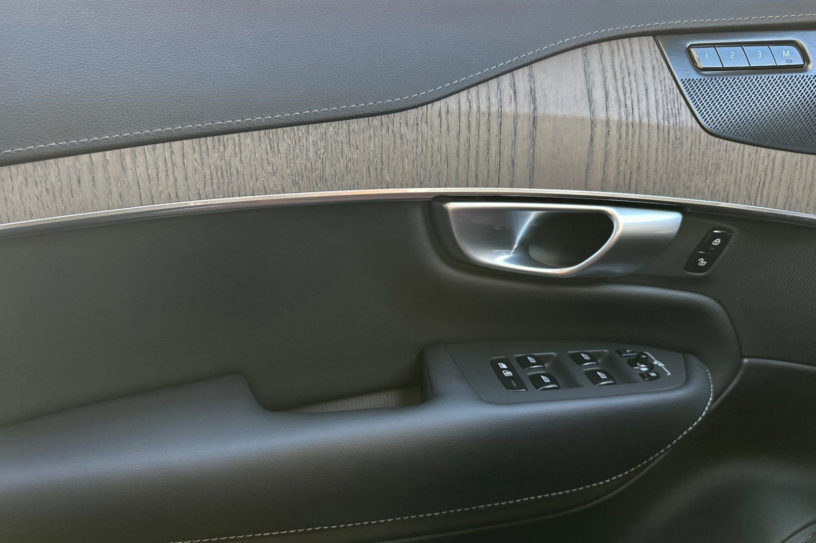 Used 2024 Volvo XC90 T8 Ultimate w/ Protection Package image 14