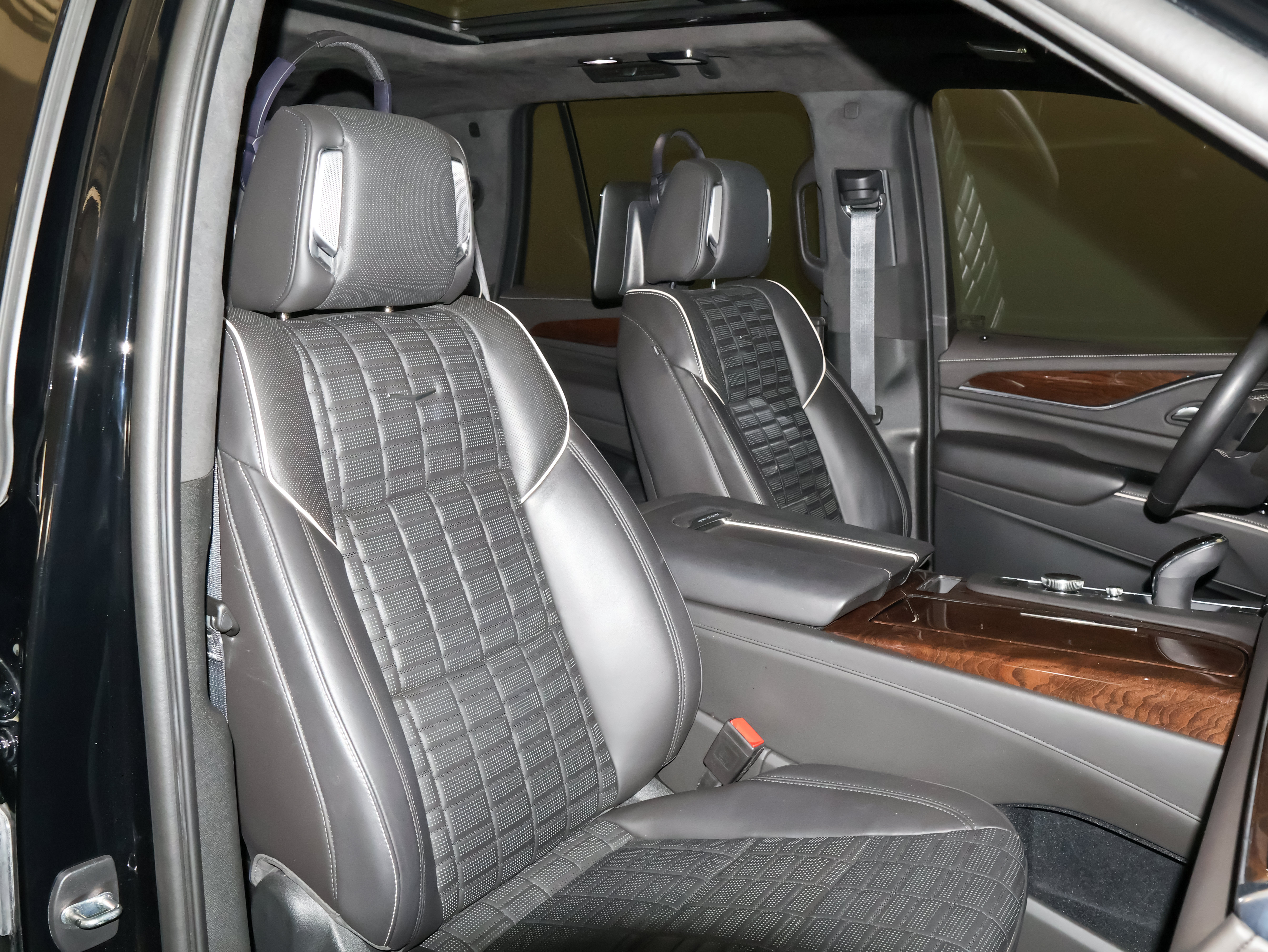 Used 2022 Cadillac Escalade Sport Platinum w/ LPO, ONYX Package AWD/4WD image 66