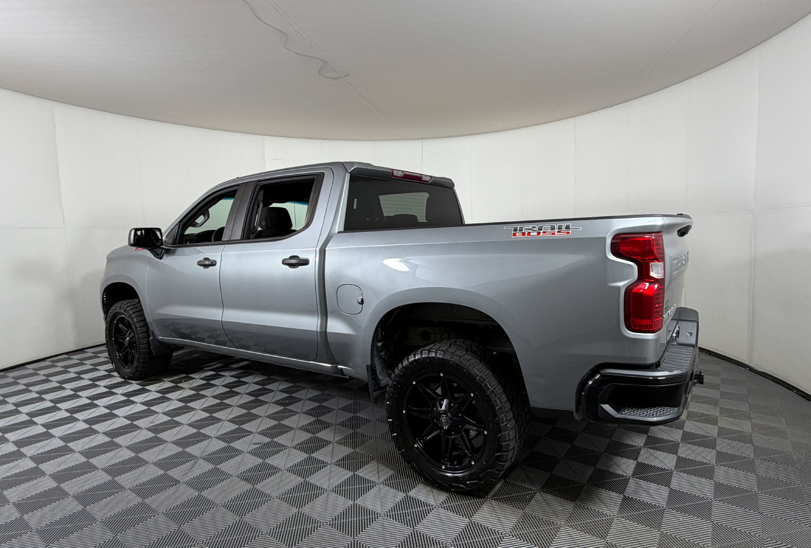Used 2023 Chevrolet Silverado 1500 Custom Trail Boss AWD/4WD image 3