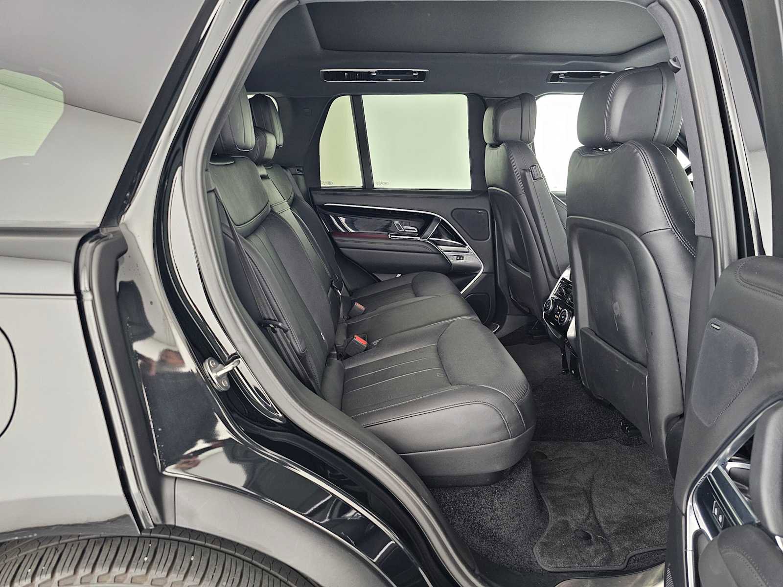 Used 2023 Land Rover Range Rover SE AWD/4WD image 12