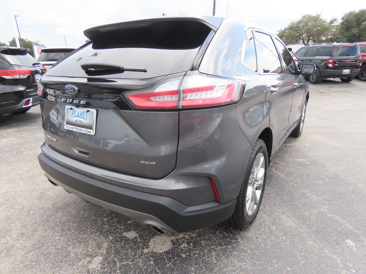 Used 2023 Ford Edge Titanium AWD/4WD image 12
