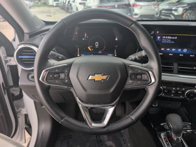 Used 2025 Chevrolet Trax LT w/ LT Convenience Package FWD image 22