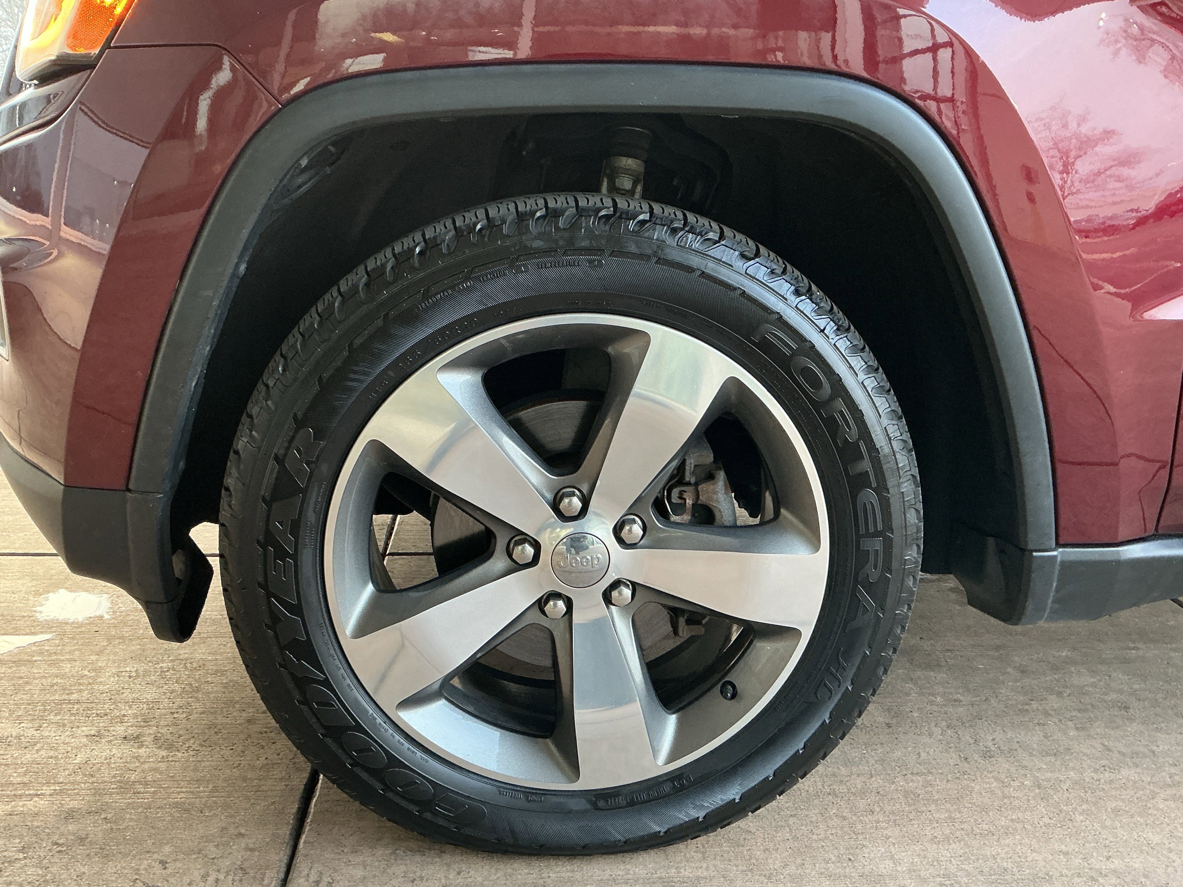 Used 2016 Jeep Grand Cherokee Limited w/ Luxury Group II image 26