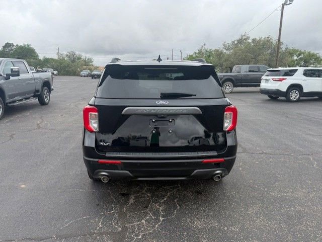 Used 2024 Ford Explorer XLT w/ Equipment Group 202A RWD image 4