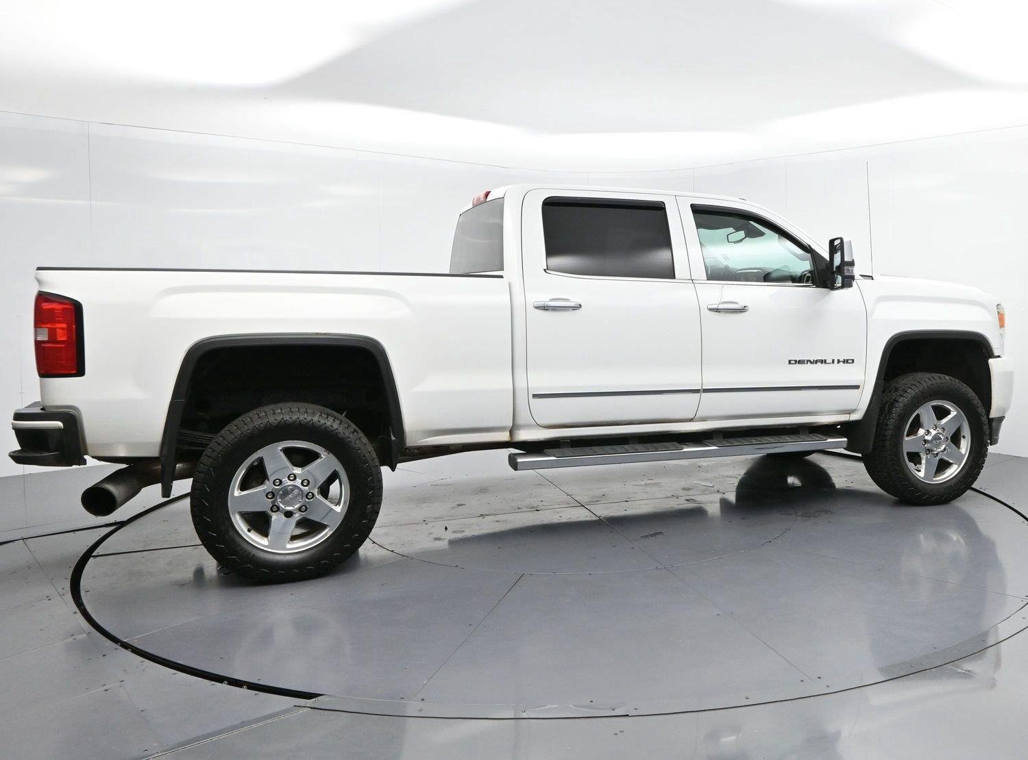 Used 2015 GMC Sierra 2500 Denali w/ Duramax Plus Package AWD/4WD image 8