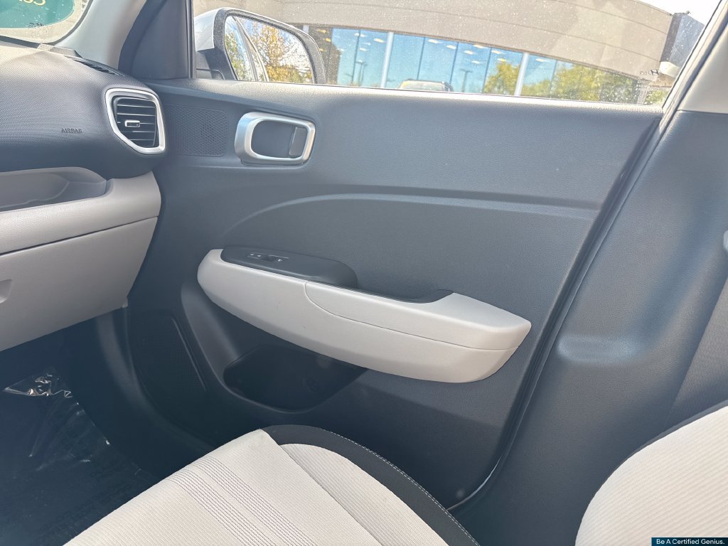 Certified 2025 Hyundai Venue SEL FWD image 54