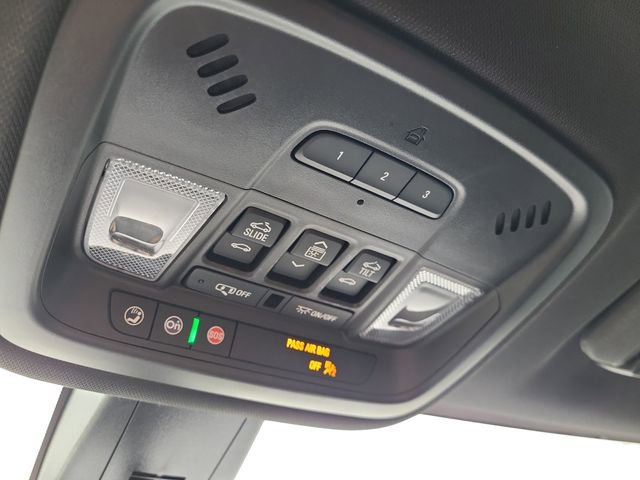 Used 2023 Chevrolet Traverse Premier image 20