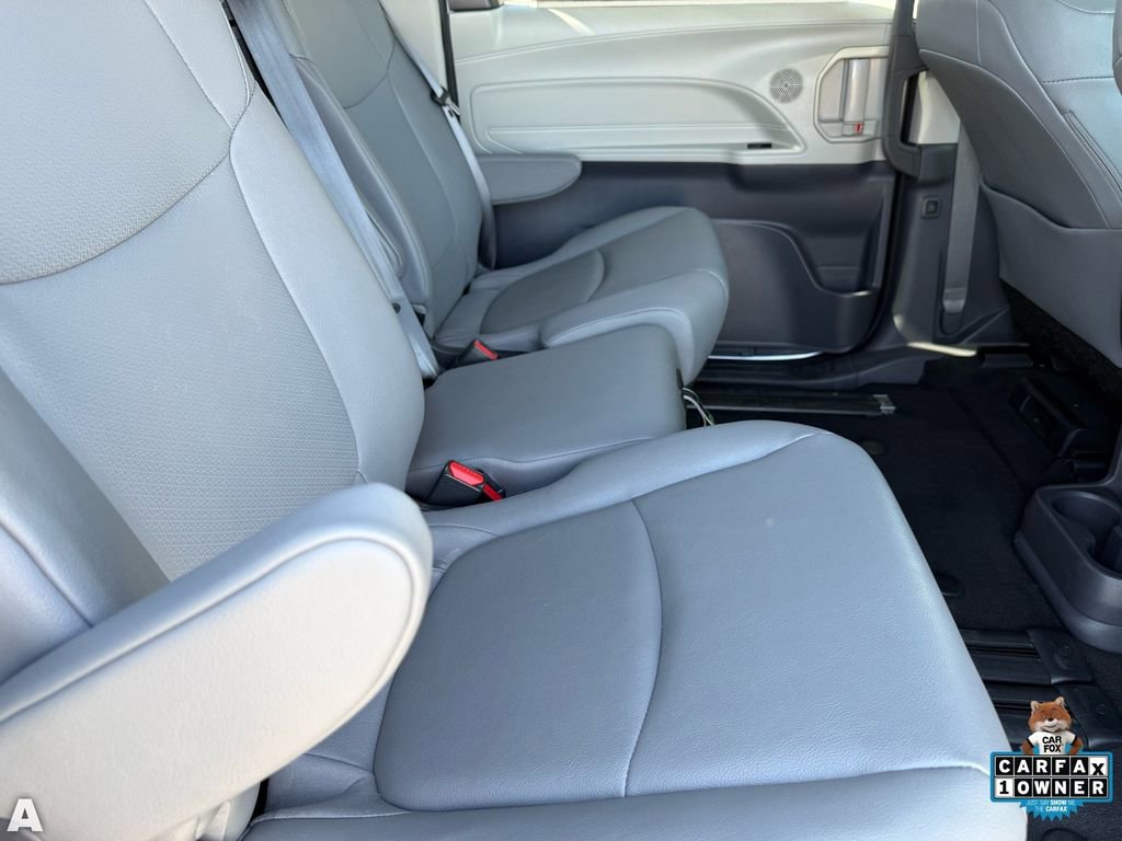 Used 2024 Toyota Sienna XLE FWD image 29