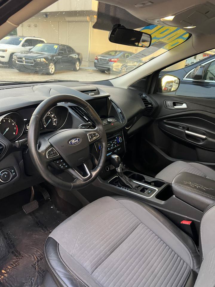 Used 2018 Ford Escape SE w/ SE Sport Appearance Package FWD image 11