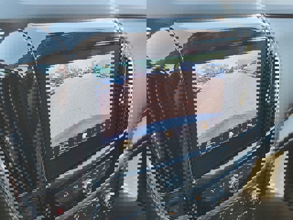 Used 2021 Chevrolet Traverse LT image 17