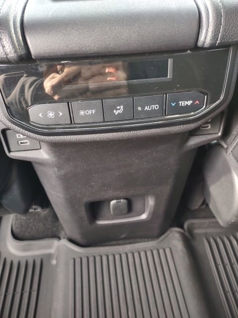 Used 2025 Toyota Grand Highlander AWD image 16