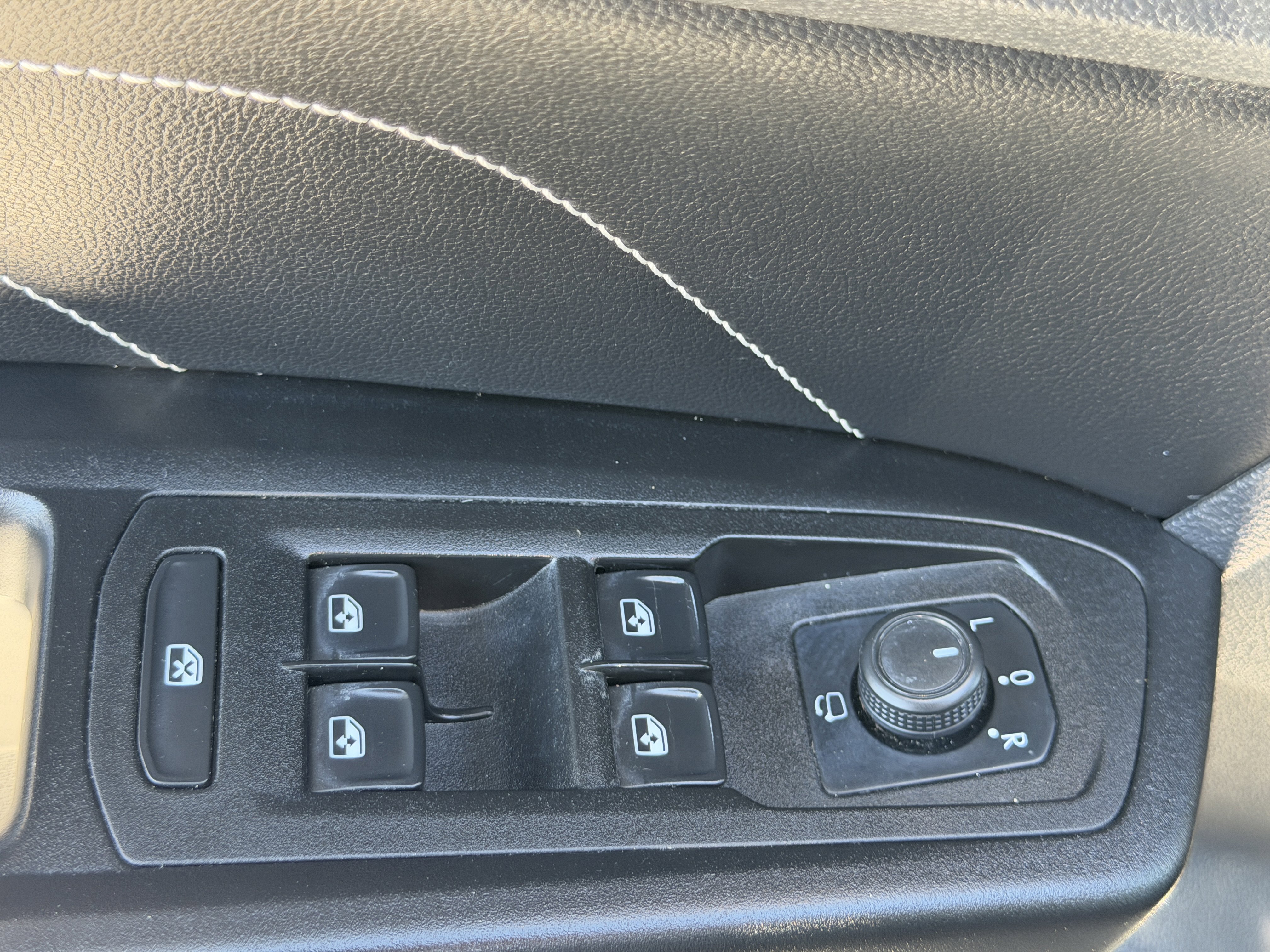 Used 2021 Volkswagen Atlas SEL Premium image 14