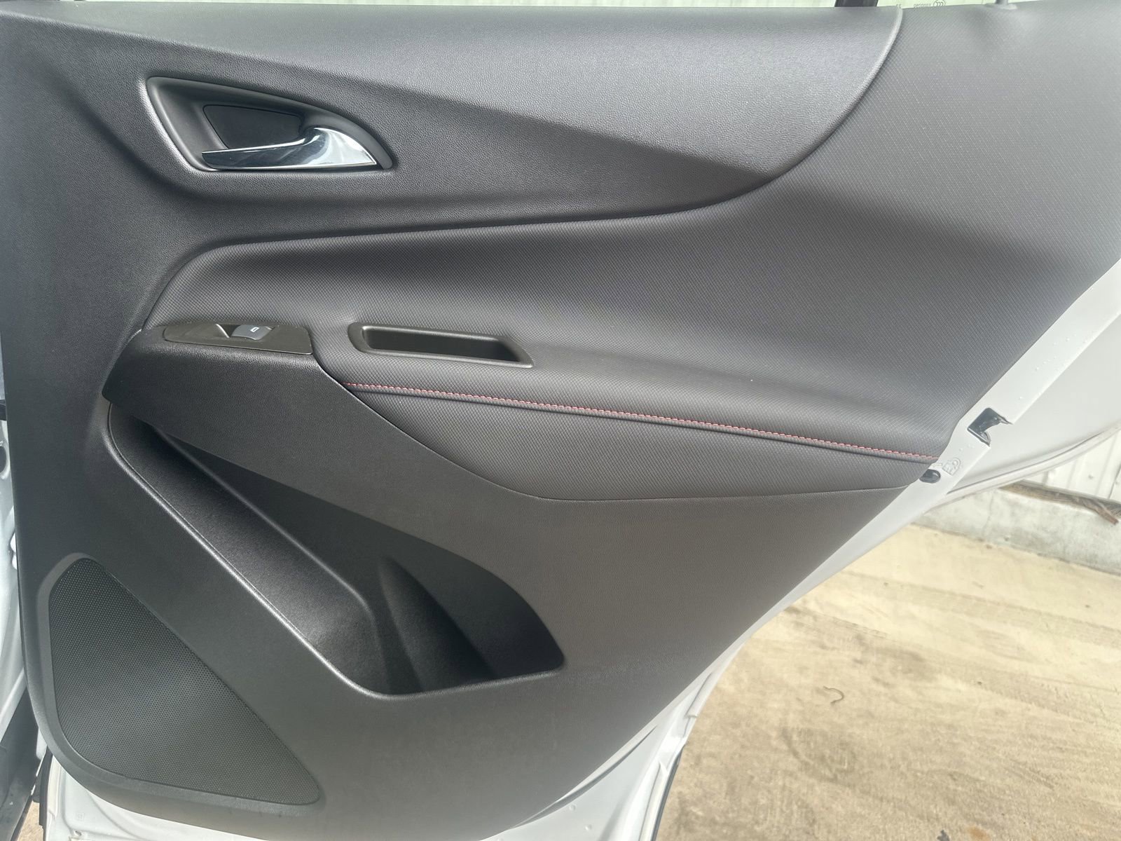 Used 2024 Chevrolet Equinox RS w/ RS Leather Package image 15