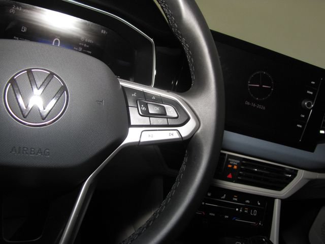 Used 2025 Volkswagen Jetta SE FWD image 6