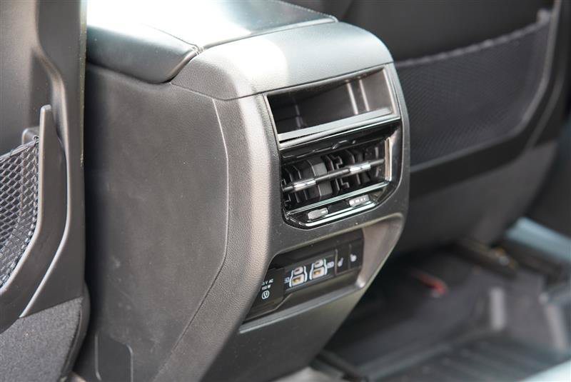 Used 2023 Jeep Grand Cherokee Overland AWD/4WD image 88