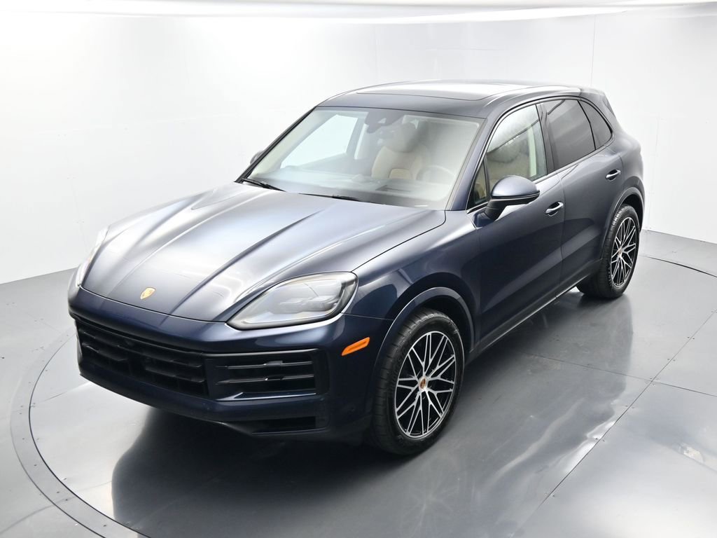 Used 2025 Porsche Cayenne image 32